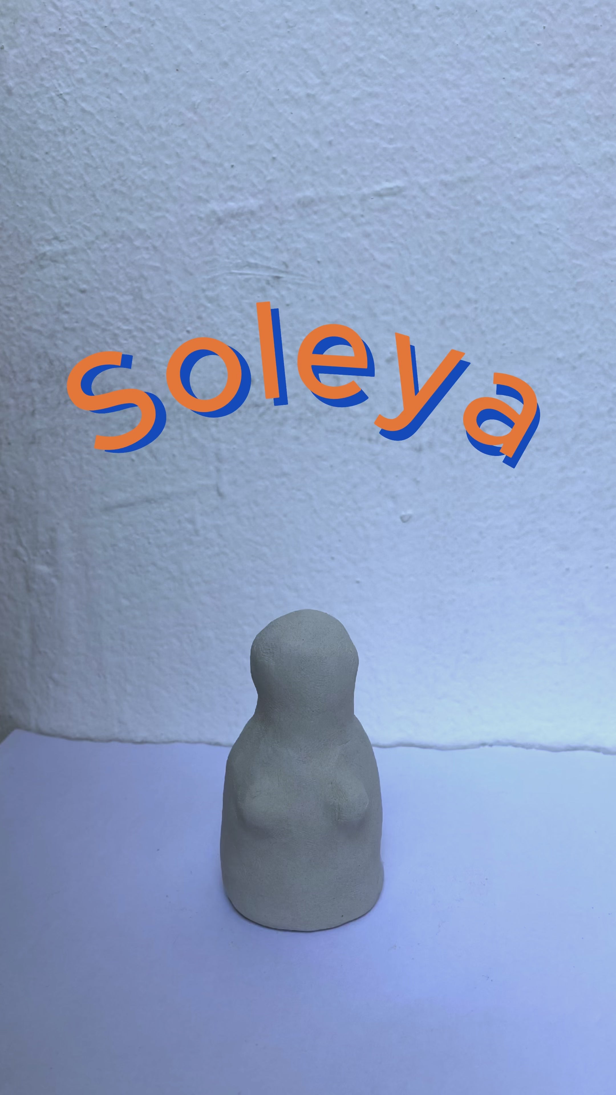 Soleya – Veilleur d'humain femme en grès